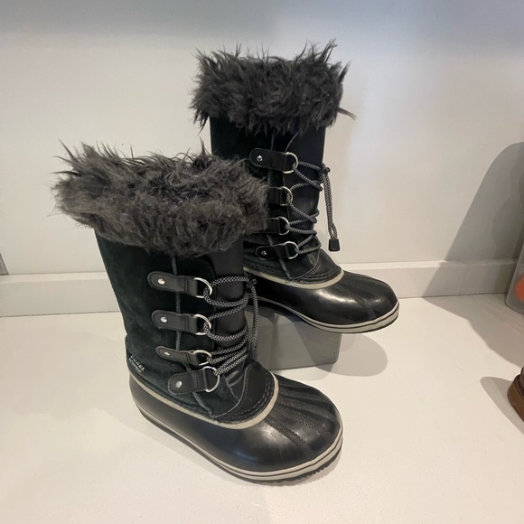 $200 Sorel Joan Of Arctic Black Fur winter waterproof warm Boots Size 6 (EU 38) - Picture 9 of 9
